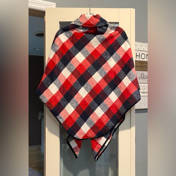 ❤️🍁🍂Plaid Cape with Horn Button Detail - Picture 3 of 3